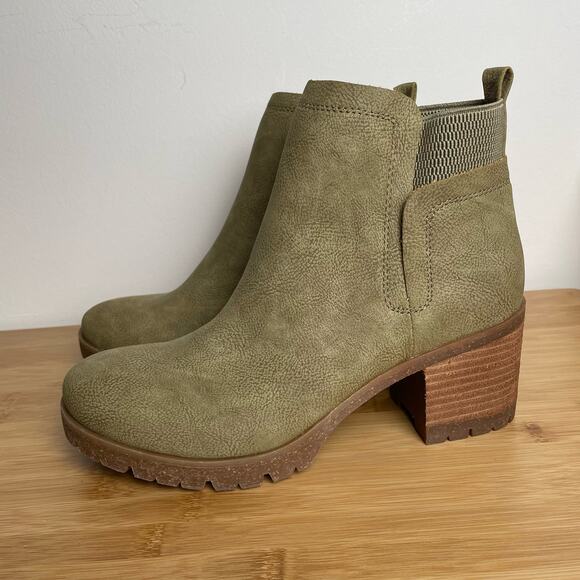KORKS Elsie Ankle Booties Boots Womens 9.5 NWOB Green Nubuck Chunky Block Heel - Picture 1 of 16